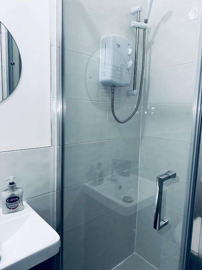 Stylish Town House - Modern Double Room - 1 كوفنتري المظهر الخارجي الصورة