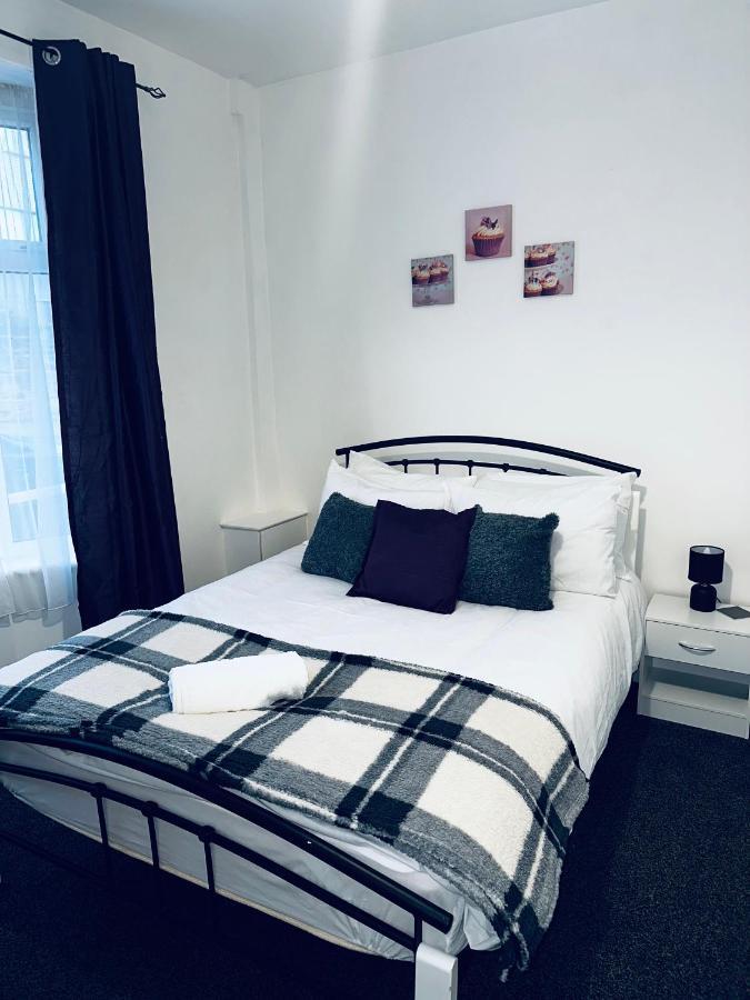 Stylish Town House - Modern Double Room - 1 كوفنتري المظهر الخارجي الصورة
