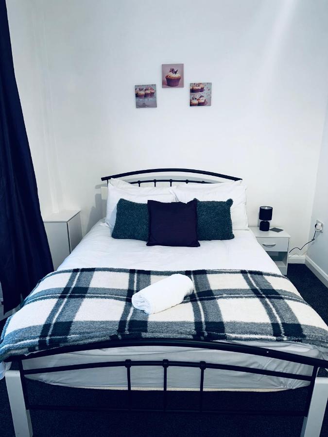 Stylish Town House - Modern Double Room - 1 كوفنتري المظهر الخارجي الصورة