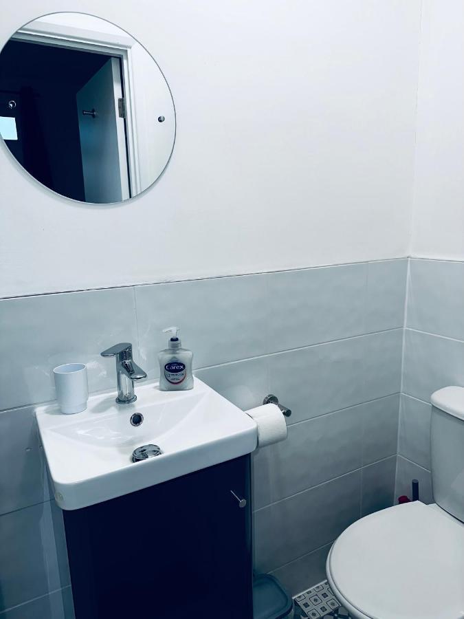 Stylish Town House - Modern Double Room - 1 كوفنتري المظهر الخارجي الصورة